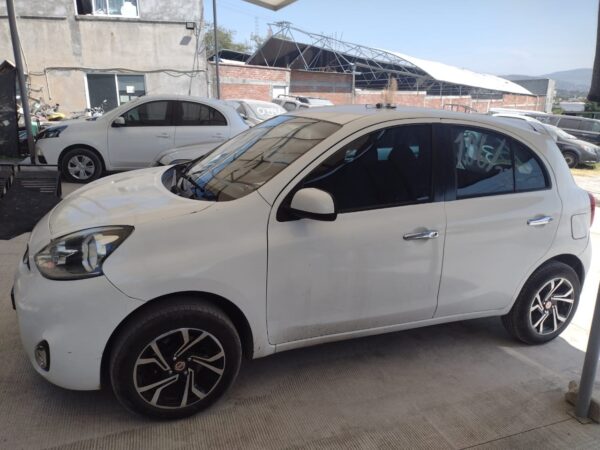 NISSAN MARCH - Imagen 2