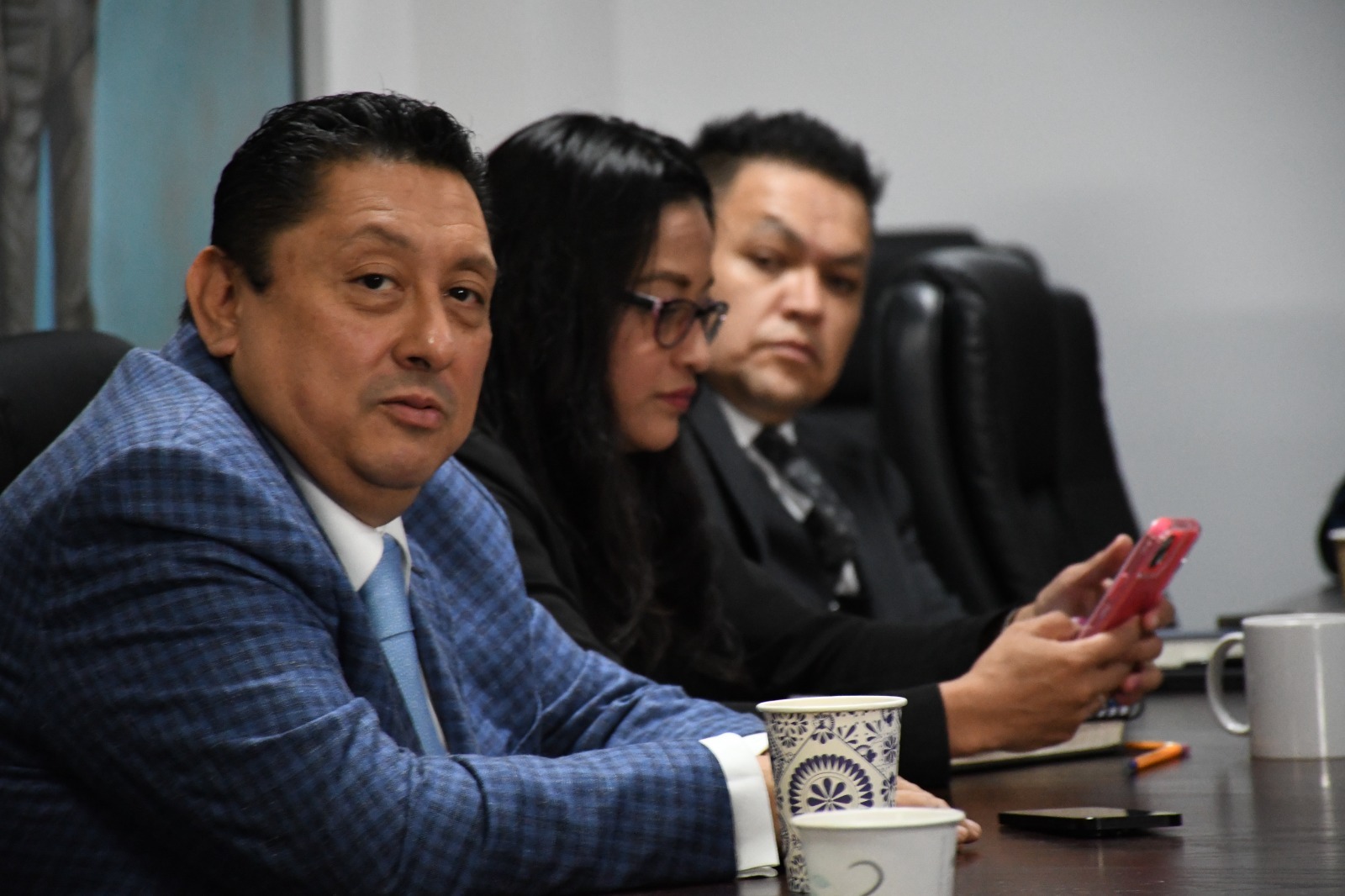 Fiscal General se reúne con mandos directivos