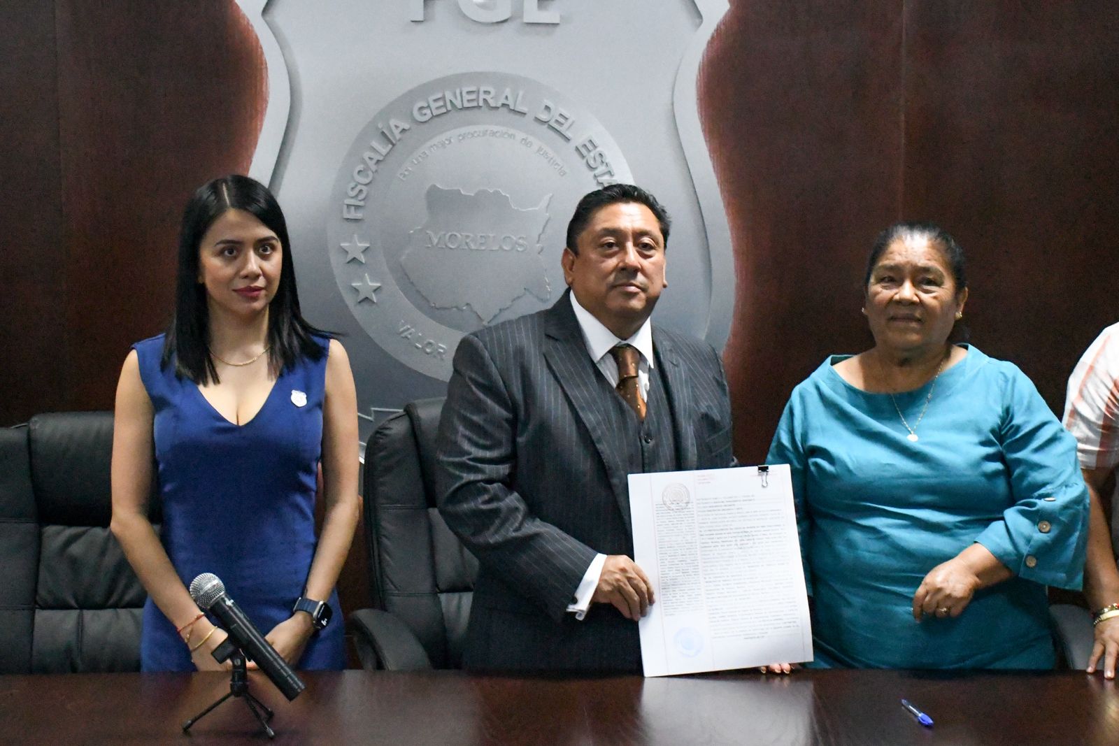 Firma Alcaldesa de Temixco y Fiscal general donación de predio