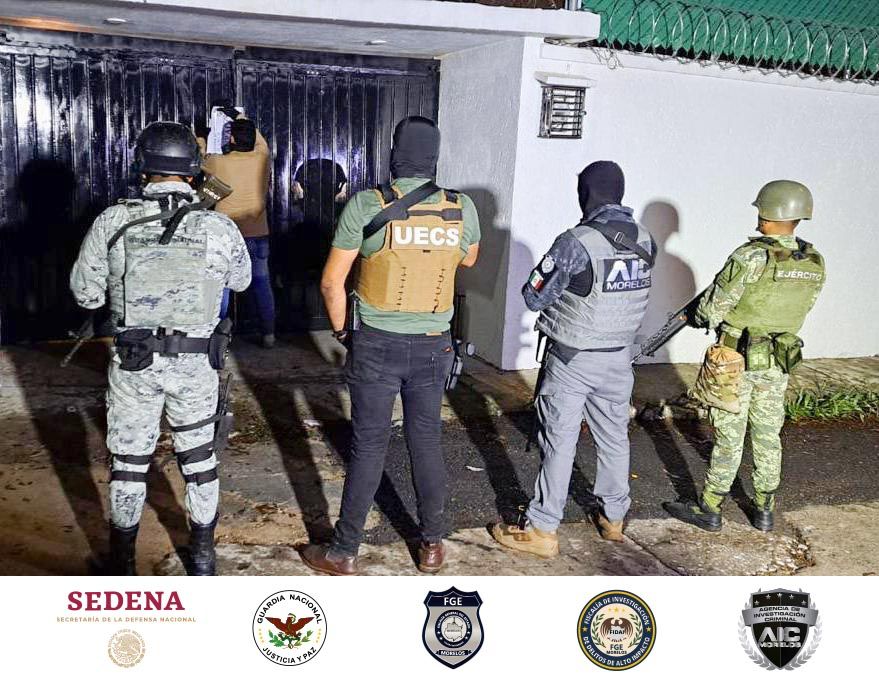 FGE en coordinación con SEDENA y GN aseguran vehículos con reporte de robo y felinos durante cateo en Cuernavaca