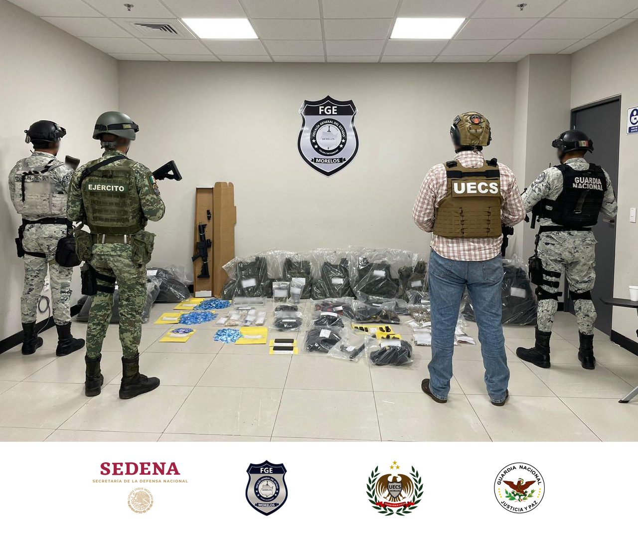 FGE en coordinación con SEDENA y GN, realiza aseguramiento de droga, armas, cartuchos y equipo táctico en Totolapan