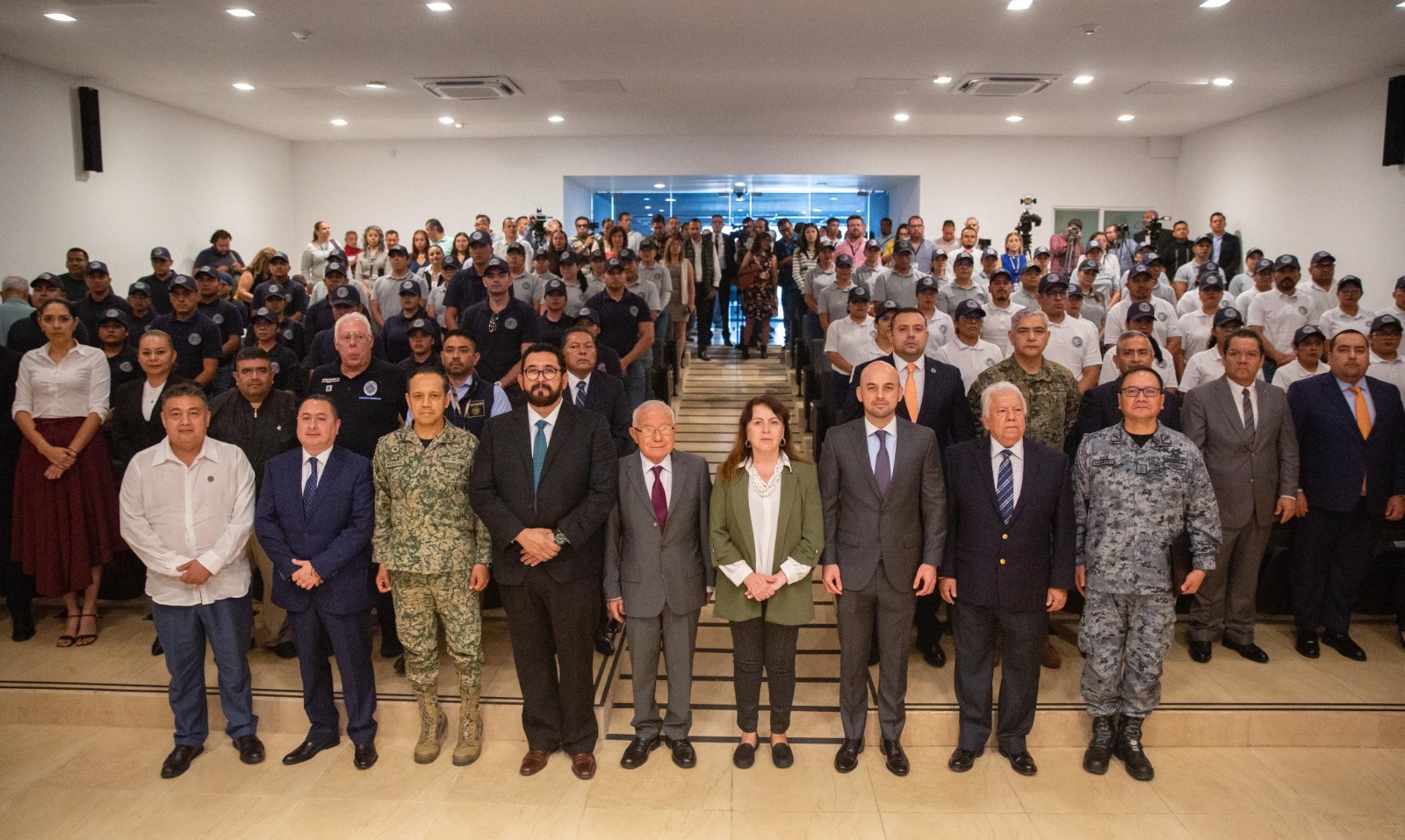 ENCABEZAN GOBERNADORA MARGARITA GONZÁLEZ SARAVIA Y FISCAL EDGAR MALDONADO APERTURA DE CURSO DE FORMACIÓN INICIAL PARA NUEVOS ELEMENTOS DE LA FGE MORELOS